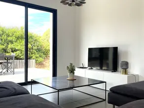 Holiday home with garden & BBQ | Pet-friendly - Image 2