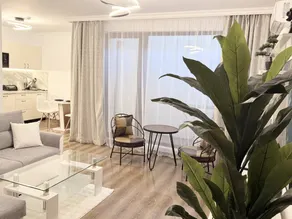 Fully equipped shared room with pool | Beach nearby - Image 3