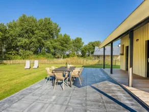 Holiday home with terrace & garden - Image 4