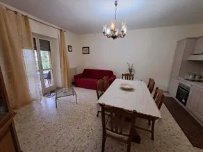 Encantadora casa apropiada para familias con jardín - Image 5