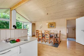 Fully equipped charming holiday home with terrace, sauna & hot tub - Image 5