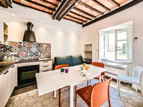 Apartment with garden & terrace - Image 4