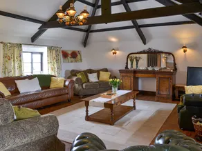 Family-friendly lovely cottage with BBQ & garden | Pets are welcome - Image 4