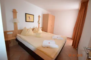 Apartment with pool, terrace & sauna - Image 3