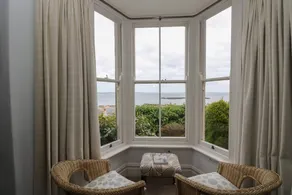 Child-friendly cottage with garden & BBQ | Next to the beach - Image 4