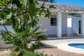 Maison de vacances avec piscine privée, terrasse et jardin | Vue jardin | Parfaite pour le travail à distance | Avec animaux acceptés - Image 4