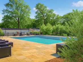 Child-friendly lovely lodge with pool, terrace & garden | River view | Dogs allowed - Image 2