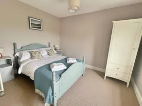 Charming 3 Bed Townhouse Near Llanddwyn Beach - Image 2