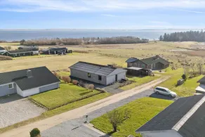 Holiday home with terrace & barbeque - Image 4