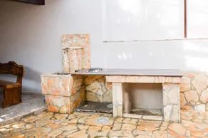Holiday home with garden, BBQ & terrace - Image 3
