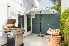 The Wesley by AvantStay | Shared Pool + Jacuzzi | Poolside Patio + Firepit + Mtn Views | Walk to Dining, Spas + Golf - Image 2