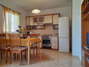 Apartment with BBQ, garden & terrace - Image 5