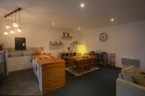 Holiday home with barbecue, garden & terrace | Mountain view - Image 5