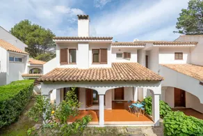 Appartement entièrement équipé avec piscine, internet haut débit et terrasse | Vue montagne | Proche de la plage | Parfait pour le travail à distance - Image 2