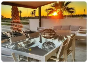 Appartement de vacances adapté aux familles avec piscine privée, terrasse et barbecue | Vue ville | Plage à proximité | Avec animaux admis - Image 4