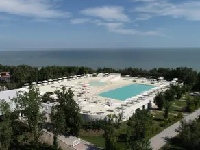 Mobil-home avec terrasse et piscine - Image 3