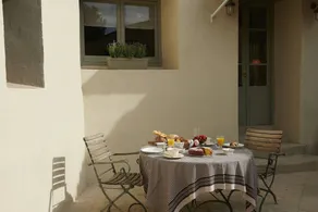Holiday home with terrace, garden & barbecue - Image 5