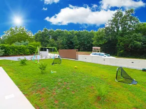 Geräumiges Ferienhaus mit Grill, privatem Pool und Terrasse - Image 2