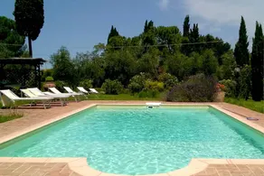 Typical villa with pigeon house known as “piccionaia” 2 km from Marciano della Chiana, in a hilly an - Image 3