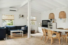 Bright And Cozy Cottage Close To The Sea - Image 5