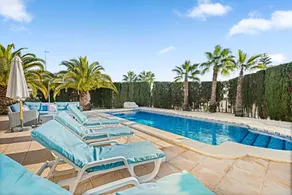 Villa with Private Pool, Garden, Air Conditioning & Wi-Fi - Image 2