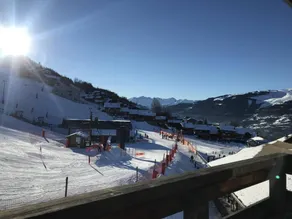 Ski-in/ski-out & foot of the slopes, 3rd floor, view ski slopes, balcony, parking, ski locker, 40m² - Image 5