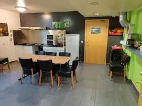 Private room with garden | Close to Perlan - Image 5