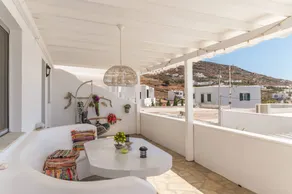 Apartment with terrace, garden & hot tub | Beach view | Perfect for remote work - Image 2