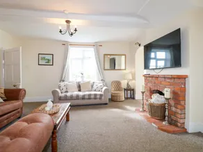 Children-friendly wonderful cottage with garden & hot tub | Pets are welcome - Image 5