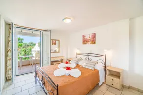 Nice flat with fast internet, pool & terrace | Garden view | Beach nearby - Image 2