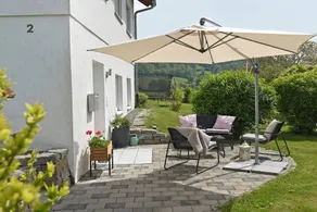 Holiday home with garden & terrace - Image 3