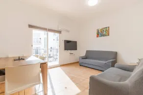Charmant appartement entièrement équipé avec internet haut débit | Vue ville | Plage à proximité - Image 3