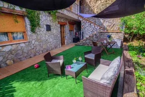 Flat with garden, barbeque & hot tub | Mountain view | Perfect for remote work - Image 5