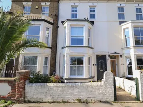 Family-oriented cottage with garden | Beach view | Next to the beach | Pets are welcome - Image 3