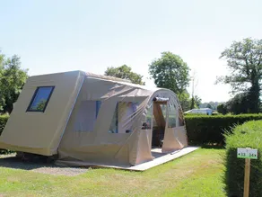 Bungalow avec terrasse, barbecue et piscine chauffée | Vue jardin - Image 4