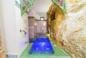 Holiday home with barbecue & hot tub - Image 3