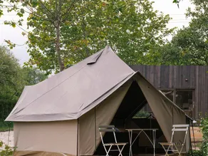Children-friendly tent with pool - Image 4