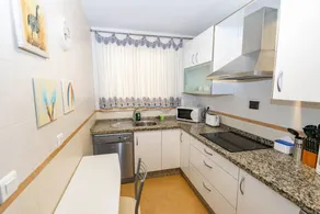 Appartement de vacances entièrement équipé avec internet haut débit et terrasse | Vue montagne - Image 4