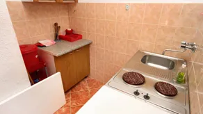 Flat with BBQ - Image 4