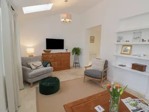 Cottage with garden - Image 4