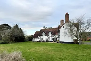 Cottage with garden - Image 2