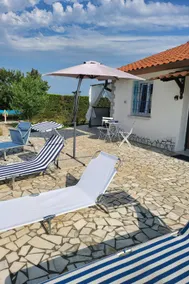 Holiday apartment with BBQ, garden & pool - Image 2