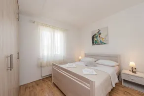 Fully equipped lovely apartment with terrace, garden & barbecue - Image 4