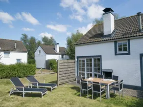 Bungalow mit Terrasse, Sauna und beheiztem Pool - Image 4