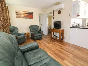 Family-oriented nice cottage with garden | Pets allowed - Image 3