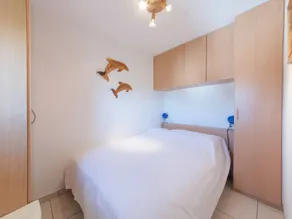 Holiday apartment with terrace, garden & heated pool - Image 5