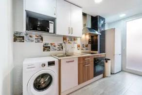 Appartement de vacances avec internet haut débit et terrasse | Vue ville | Parfait pour le travail à distance - Image 5
