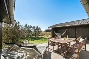 Holiday home with BBQ & terrace - Image 3