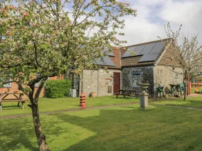 Cottage with garden - Image 3