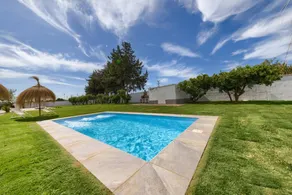Villa entièrement équipée avec piscine privée, jardin et barbecue | Vue jardin | Adaptée au travail à distance | Avec animaux autorisés - Image 3